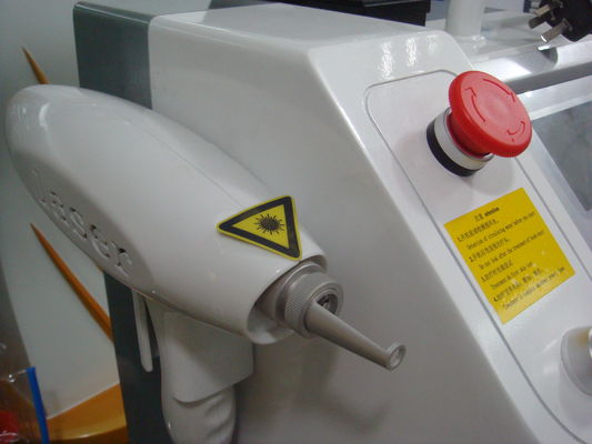 60 Hz Diode 808nm Laser Hair Removal Machines For Hairline , Lip Hair Removal